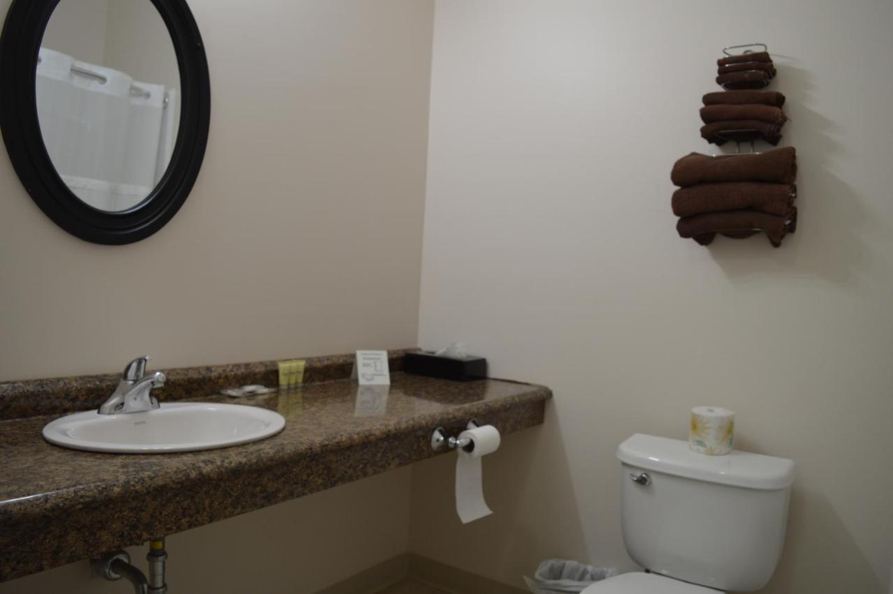 Auberge Macdonald Guest Inn Iroquois Falls 外观 照片