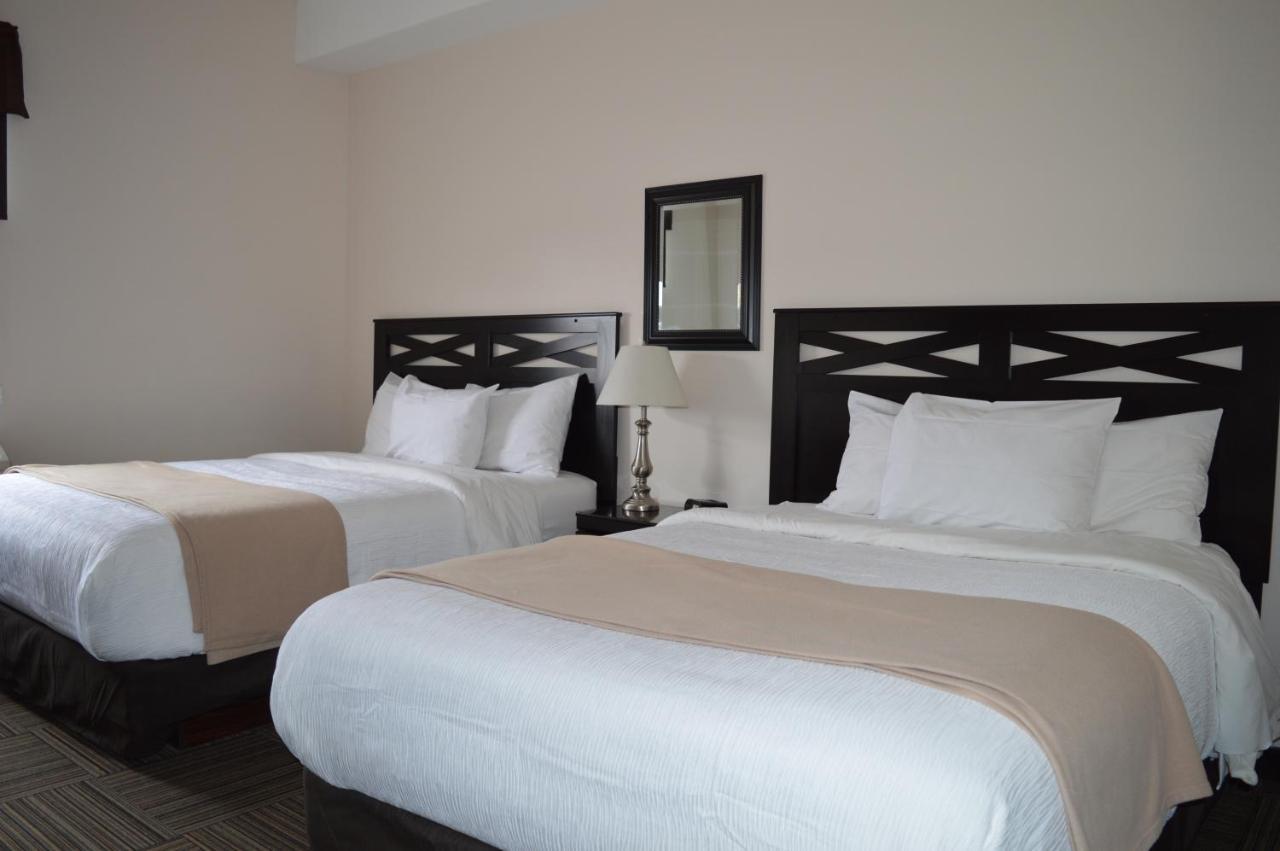 Auberge Macdonald Guest Inn Iroquois Falls 外观 照片