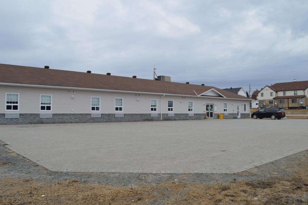 Auberge Macdonald Guest Inn Iroquois Falls 外观 照片
