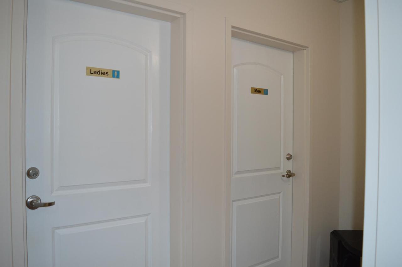 Auberge Macdonald Guest Inn Iroquois Falls 外观 照片